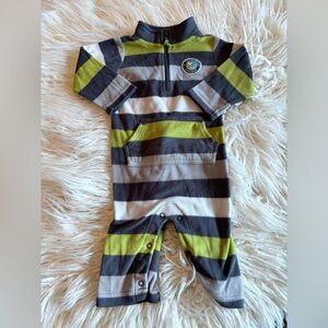 💛  10/$13 or 5/$7- 💛 6 month fleece jumpsuit